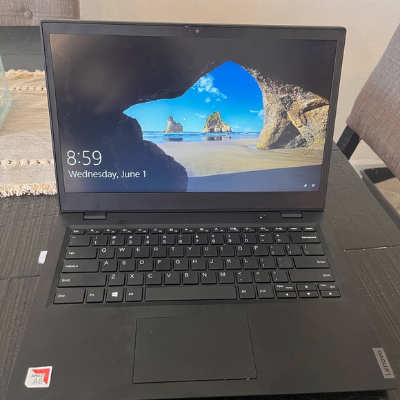 Laptop marca Lenovo